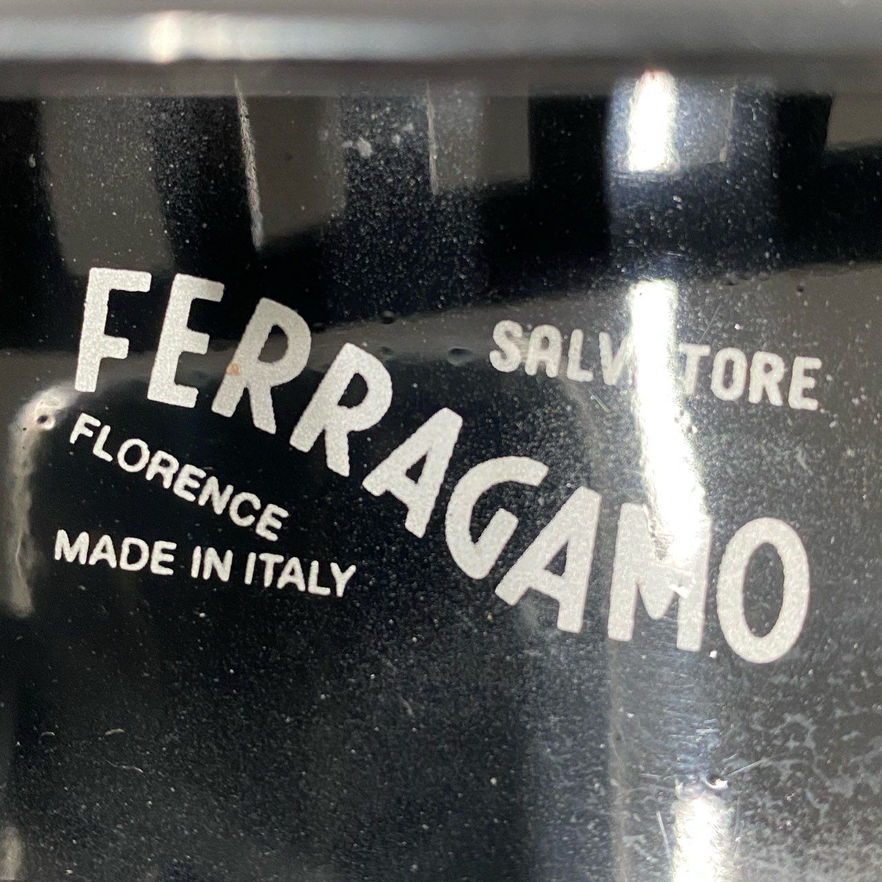 5f13 Salvatore Ferragamo サルヴァトーレフェラガモ ラバー素材 PVC ヴァラリボン サンダル フラットシューズ サイズ8 ブラック レディース