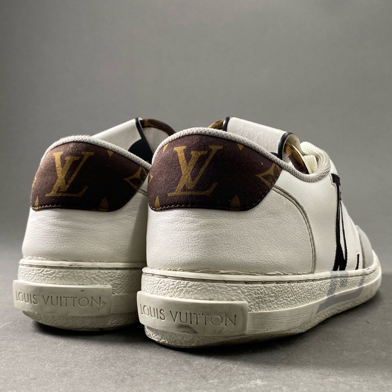9f12 LOUIS VUITTON ルイヴィトン チャーリーライン LV スニーカー 7 1/2 ホワイト レザー イタリア製 シューズ