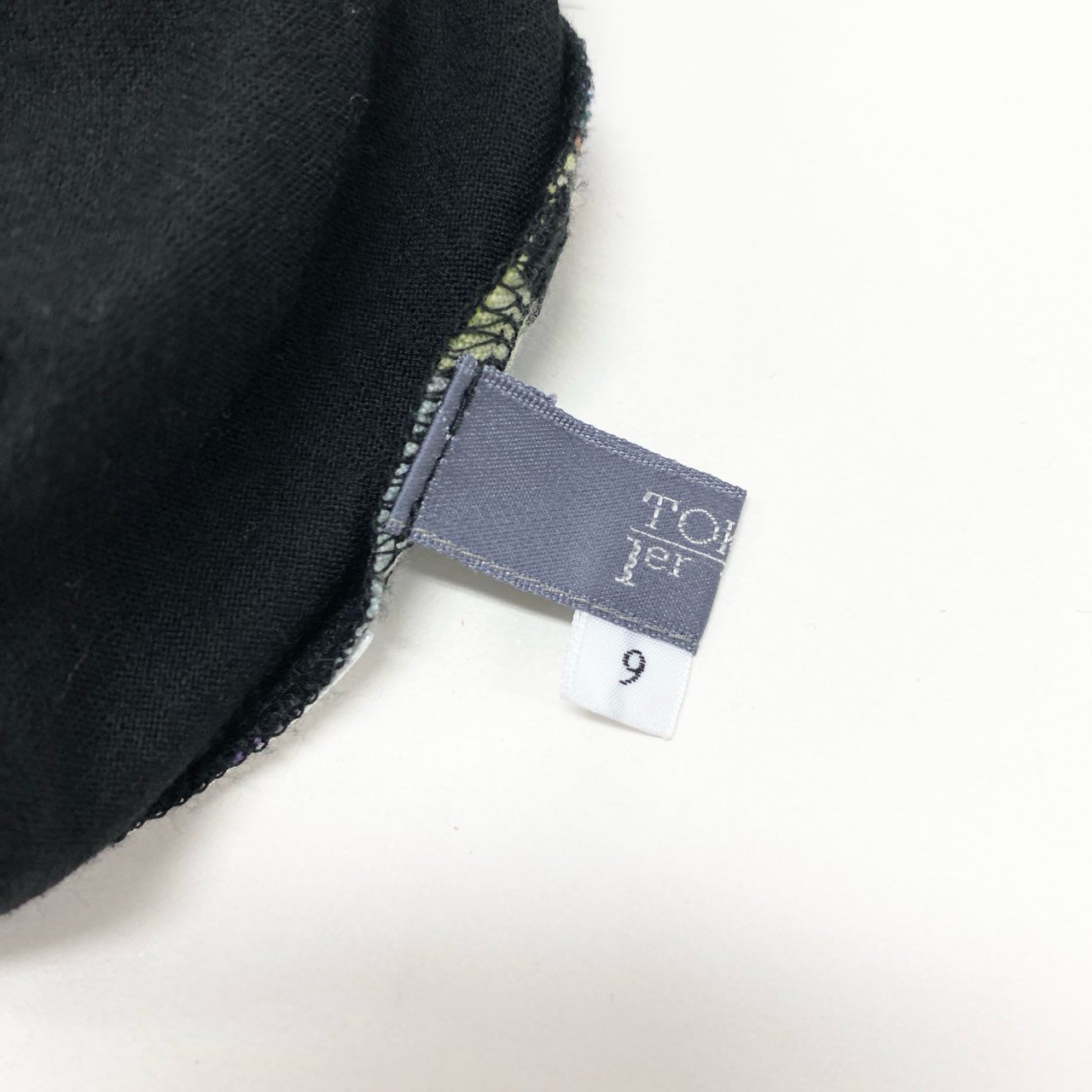 26k27 TOKUKO 1er VOL トクコプルミエヴォル ノースリーブワンピース フレアワンピース 総柄プリント チュール装飾 レディース 女性用 9 ブラックu02t