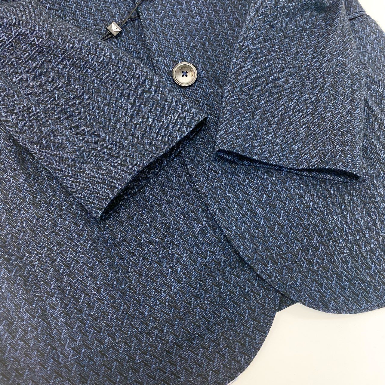 80j17 《未使用品》EMPORIO ARMANI エンポリオアルマーニ テーラードジャケット シングルジャケット 二釦 ヘリンボーン 91G87S 46サイズ ネイビー メンズk02i