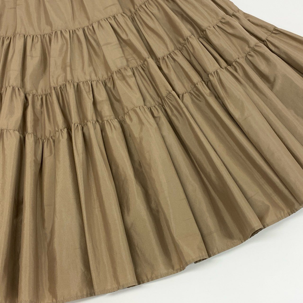 85f23 《美品》 SEVEN TEN セブンテン 23SS タフタティアードスカート XS ベージュ ボトムス ゴム仕様 ギャザー 日本製