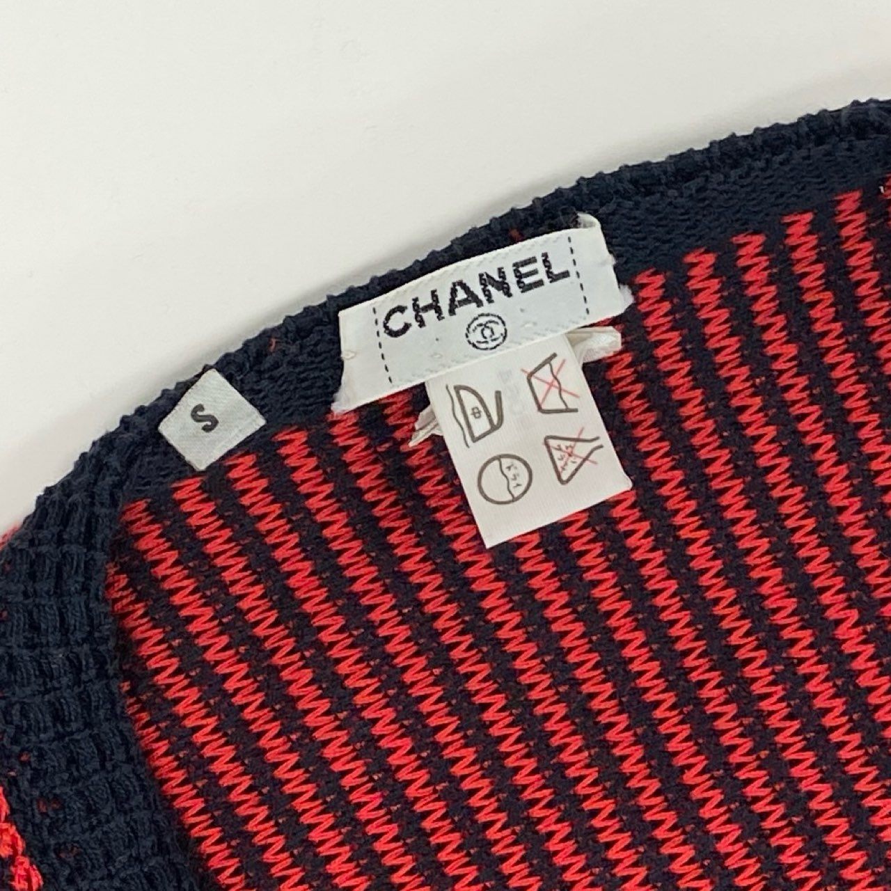 8h4 CHANEL シャネル ココマークボタン 4ポケット ニットカーディガン 羽織 金ボタン イタリア製 S レッド ネイビー コットン レディース