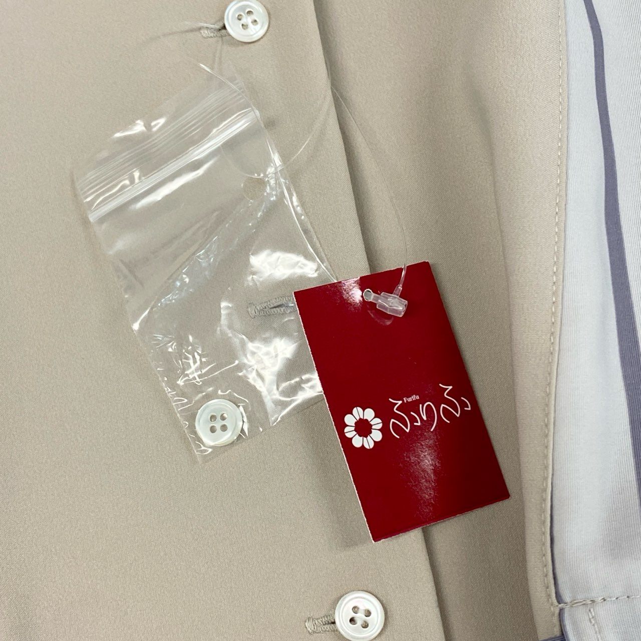 22f18 《未使用》定価¥33.000 ふりふ プリーツ加工 フラワープリント シャツワンピース F ベージュ ドレス