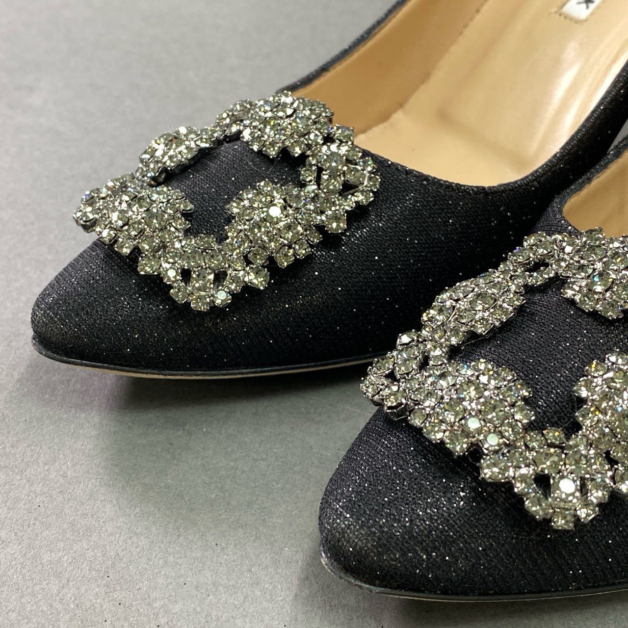 6d21 MANOLO BLAHNIK マノロブラニク HANGISI FMC ハンギシ ラインストーン グリッターラメパンプス 38 ブラック セレモニー パーティ 結婚式 シューズ 箱付き