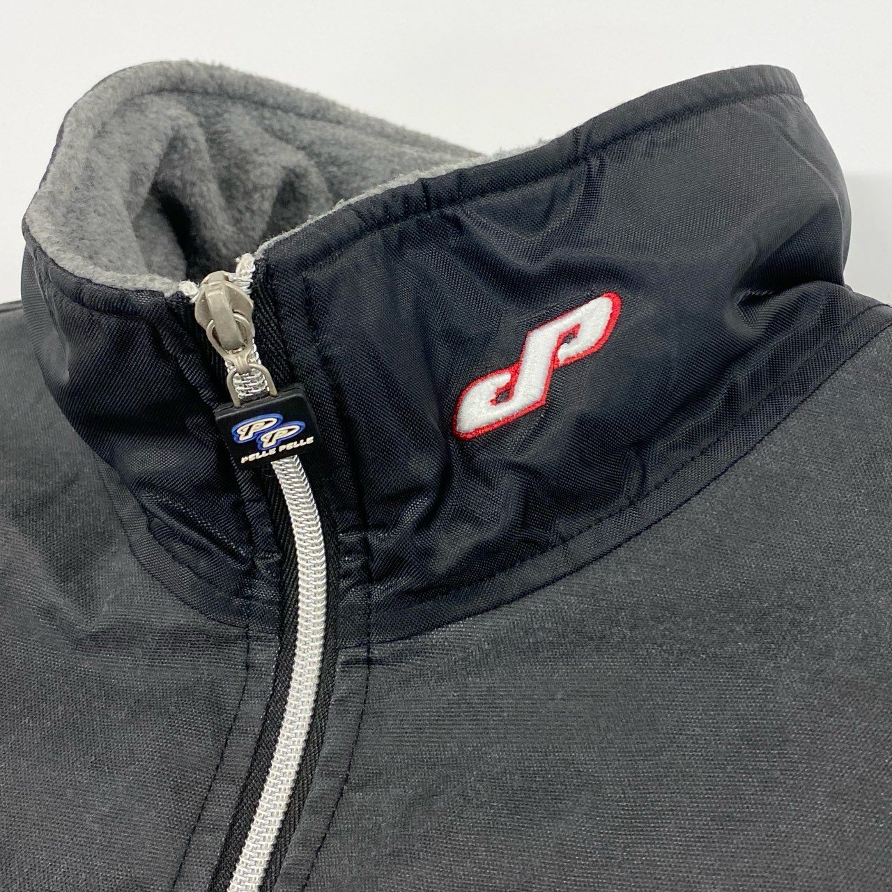19k28 PELLE PELLA ペレペレ MARC BUCHANAN ナイロン 切替ジャケット 中綿ブルゾン フロントビッグロゴプリント メンズ L ブラック グレー