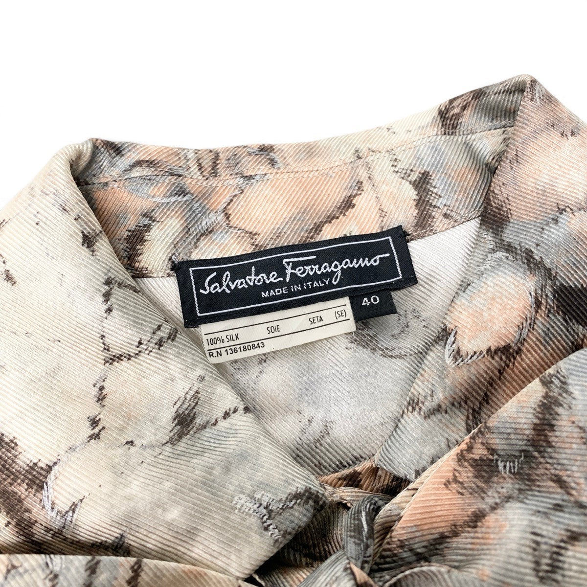 Ef11 Salvatore Ferragamo サルヴァトーレフェラガモ イタリア製 総柄プリント ボウタイブラウス 半袖シャツ トップス 40 マルチカラー シルク レディースo07t