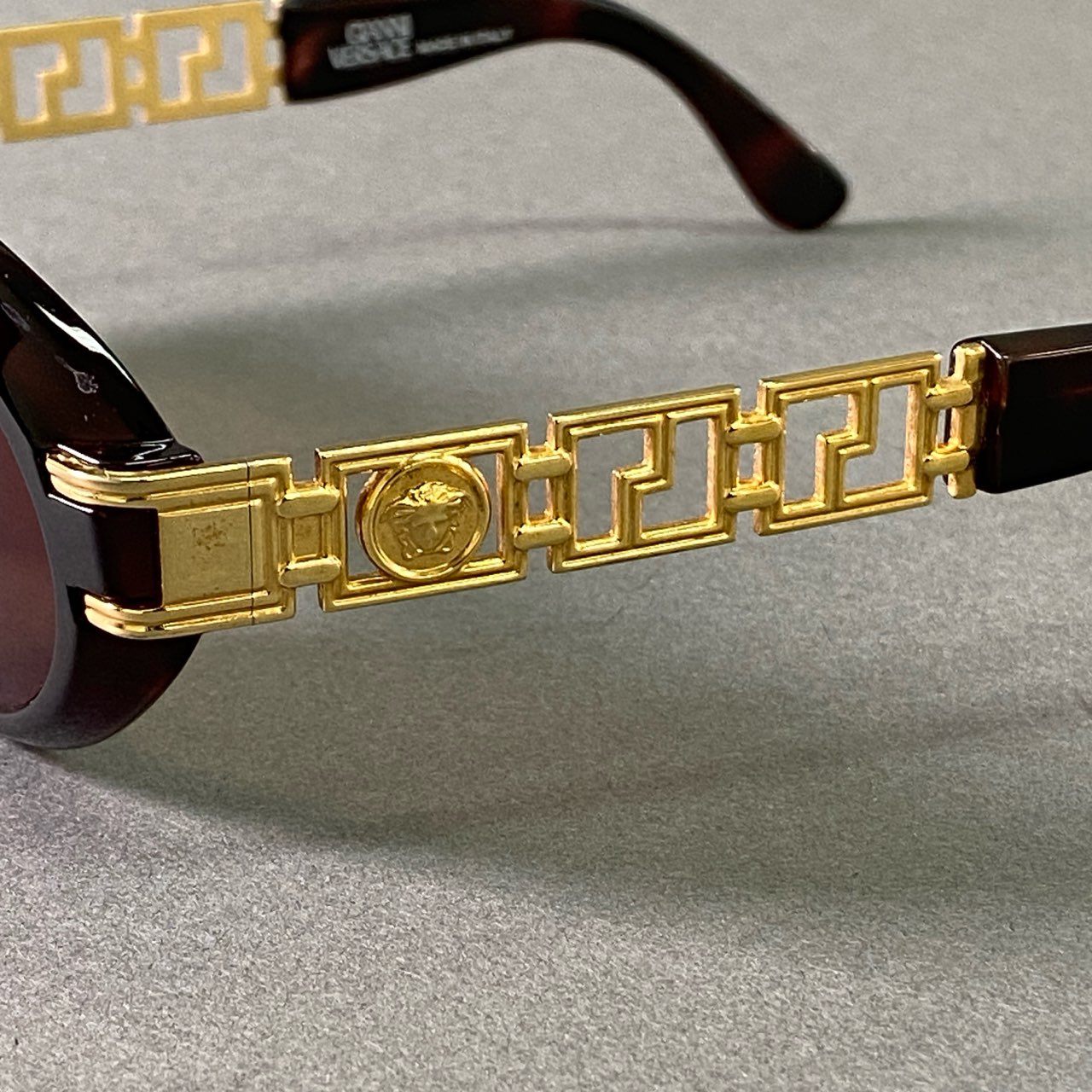a17 GIANNI VERSACE ジャンニ ヴェルサーチ メデューサ サングラス ブラウン ゴールド アイウェア 眼鏡 イタリア製 ヴィンテージ VINTAGE