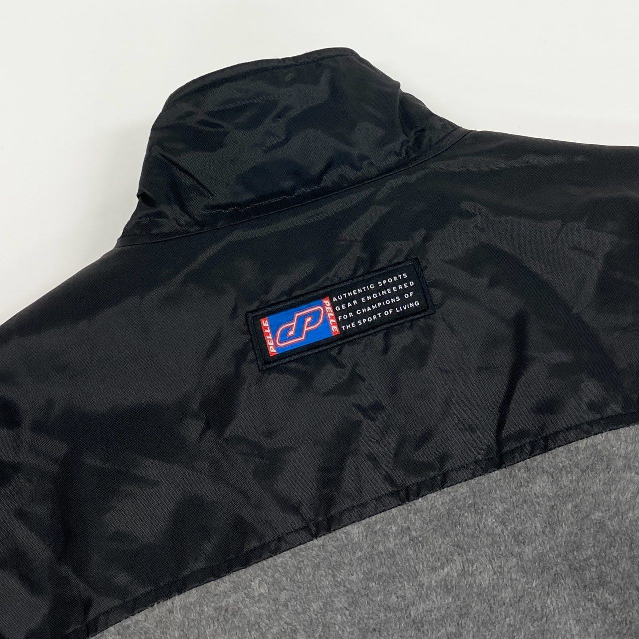 19k28 PELLE PELLA ペレペレ MARC BUCHANAN ナイロン 切替ジャケット 中綿ブルゾン フロントビッグロゴプリント メンズ L ブラック グレー