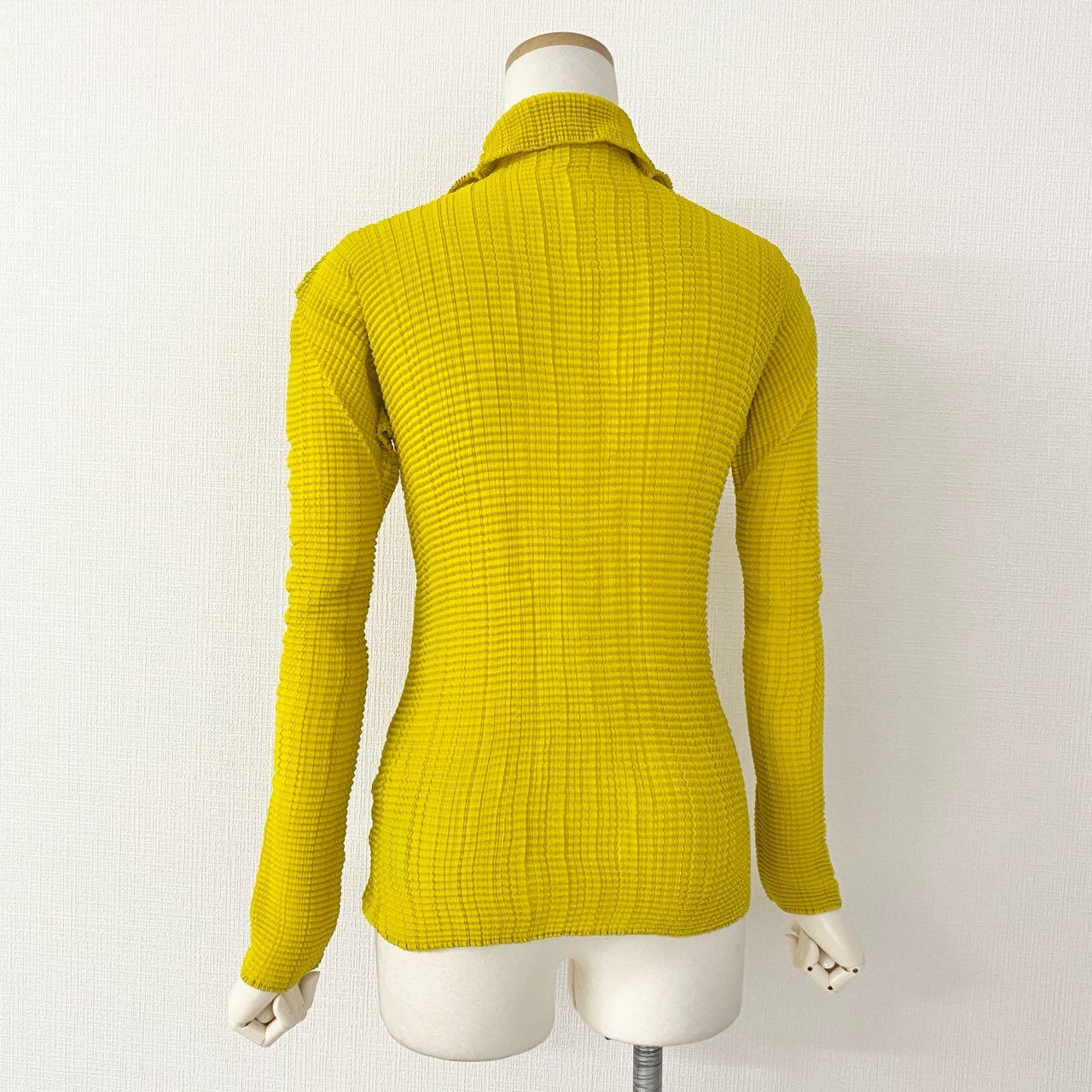 88i26 ISSEY MIYAKE FETE イッセイミヤケフェット プリーツ ハイネック 長袖シャツ ブラウス ロングスリーブ 日本製 IF74FJ403 2 イエロー
