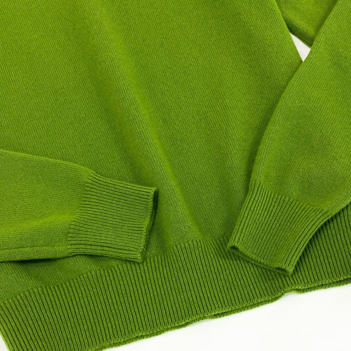 82d4 《美品》 BOTTEGA VENETA ボッテガヴェネタ 2022年モデル カシミヤ クルーネックニットセーター 730542 L グリーン イタリア製