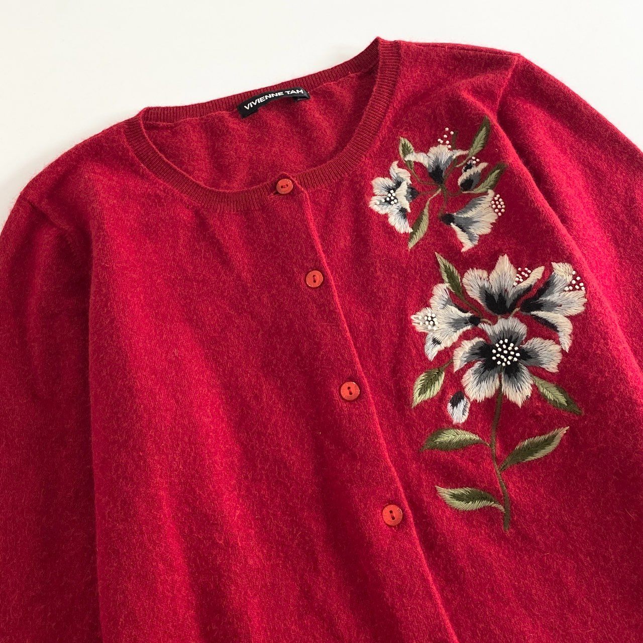8j17 VIVIENNE TAM ヴィヴィアン タム フラワー刺繍 ウールカーディガン 1 レッド Vivienne Westwood ヴィヴィアン ウエストウッド