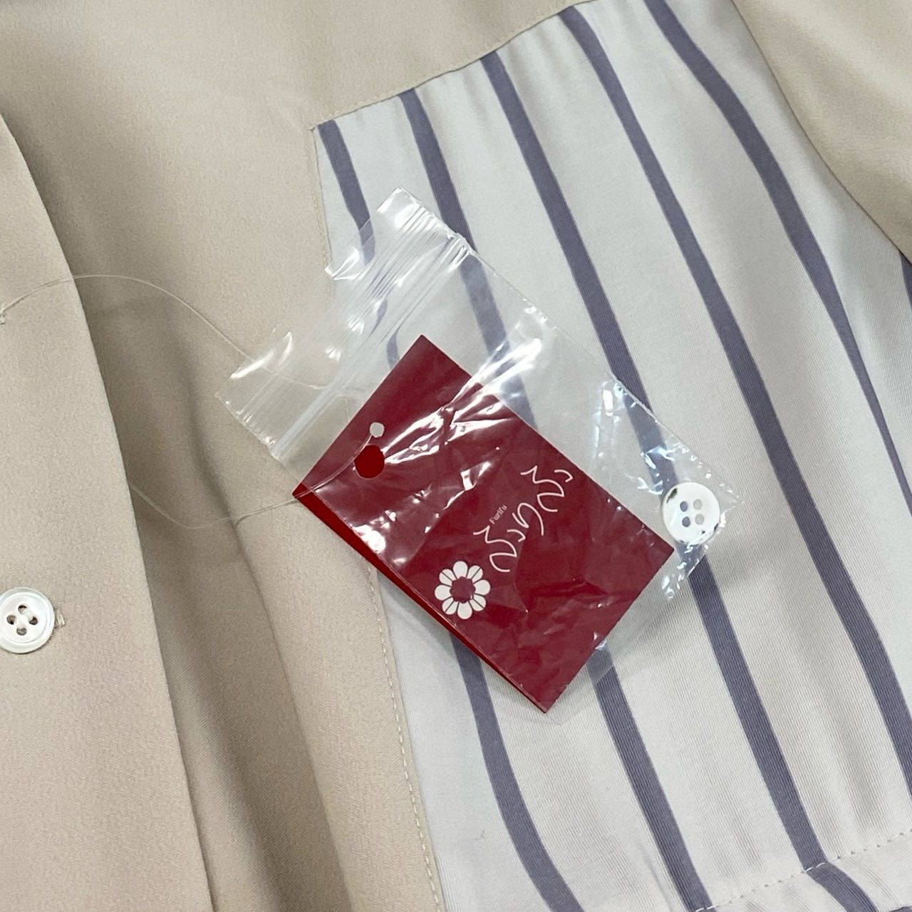 14f12-3 《未使用》定価¥33.000 ふりふ プリーツ加工 フラワープリント シャツワンピース F ベージュ ドレス タグ付き