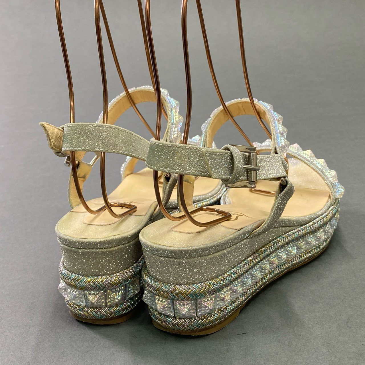 5c21 Christian Louboutin クリスチャンルブタン ラメスタッズ サンダル 37 パールシルバー グリッター スペイン製 シューズ