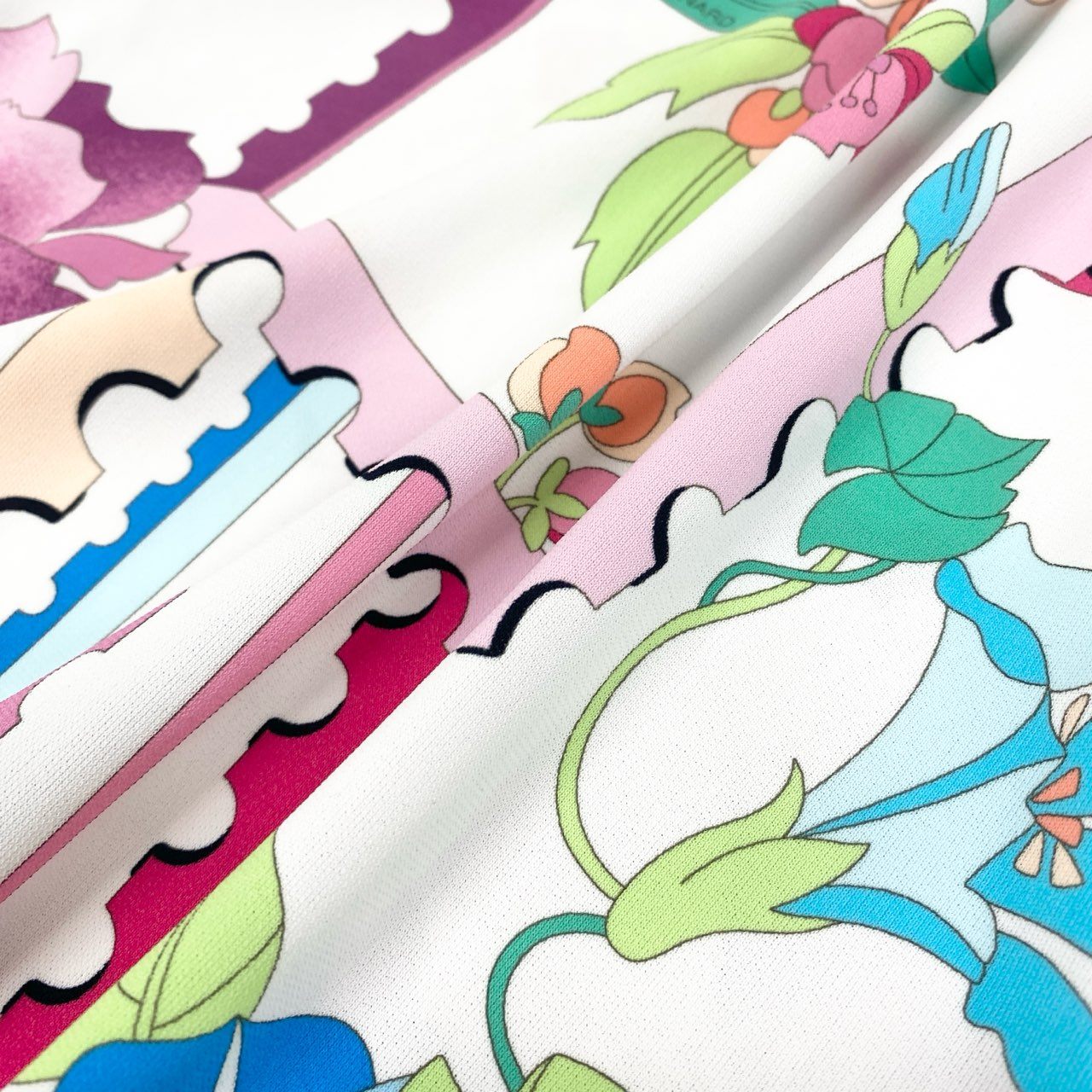 67g21-3 《美品》 LEONARD レオナール 7分袖 Tシャツ カットソー トップス 美しい花柄プリント 手洗い可能 サイズ42 マルチカラー ポリエステル レディース 日本製