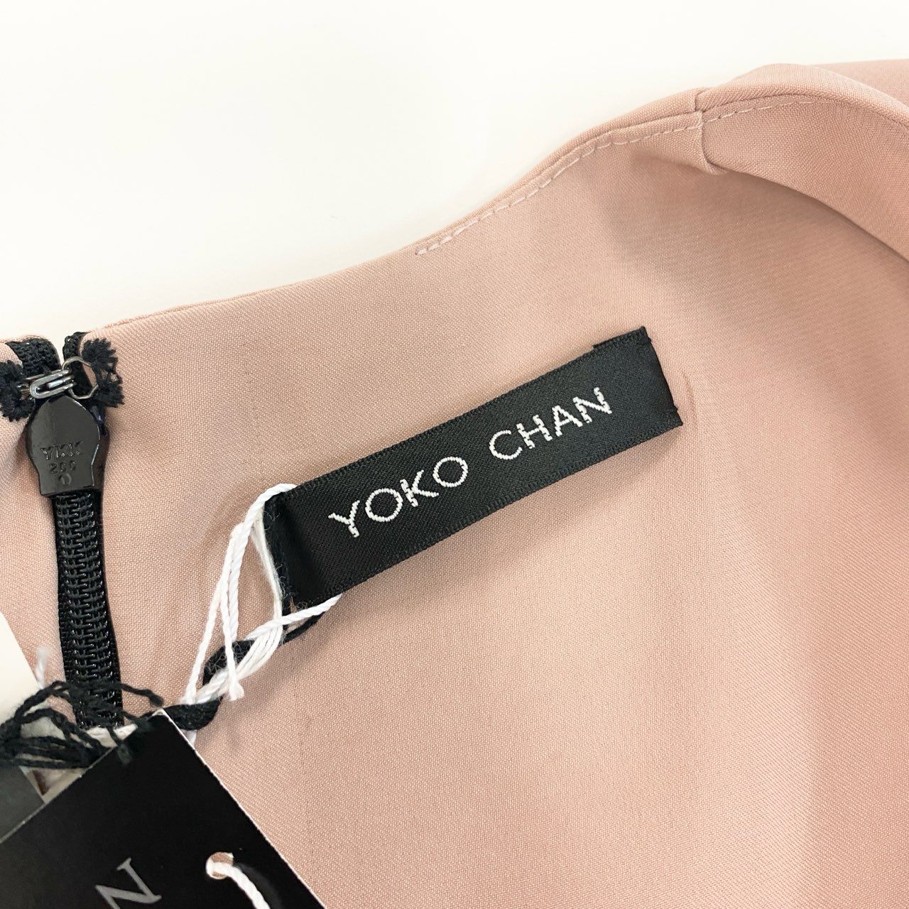 18j17《未使用保管品》 YOKO CHAN ヨーコチャン ノースリーブワンピース 異素材切替 Vネック レディース 女性用 YCD-217-332 38 ピンクベージュu02t