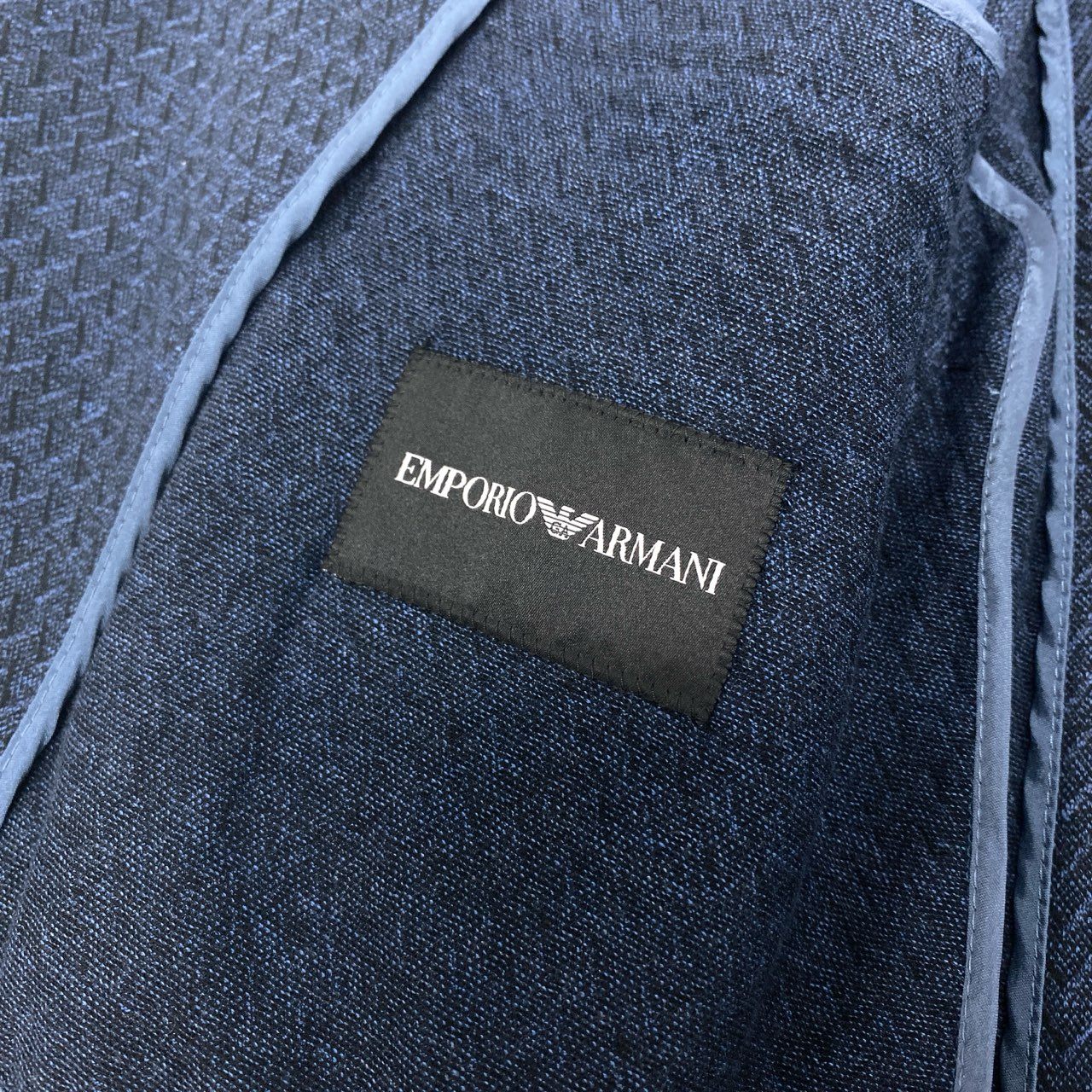 80j17 《未使用品》EMPORIO ARMANI エンポリオアルマーニ テーラードジャケット シングルジャケット 二釦 ヘリンボーン 91G87S 46サイズ ネイビー メンズk02i