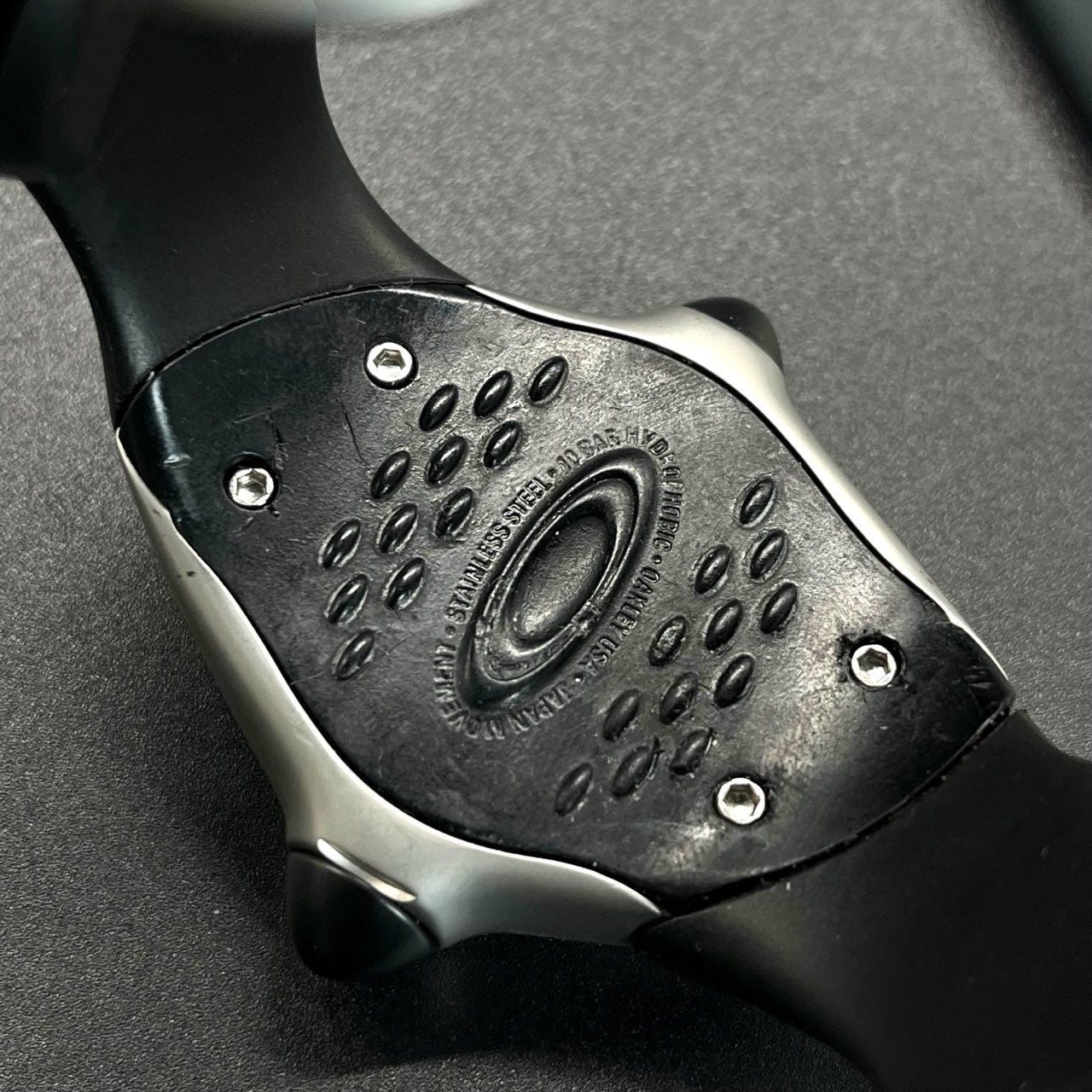 OAKLEY オークリー CRUSH クラッシュ アナログ腕時計 ウォッチ シルバー ブラック ステンレス ラバー