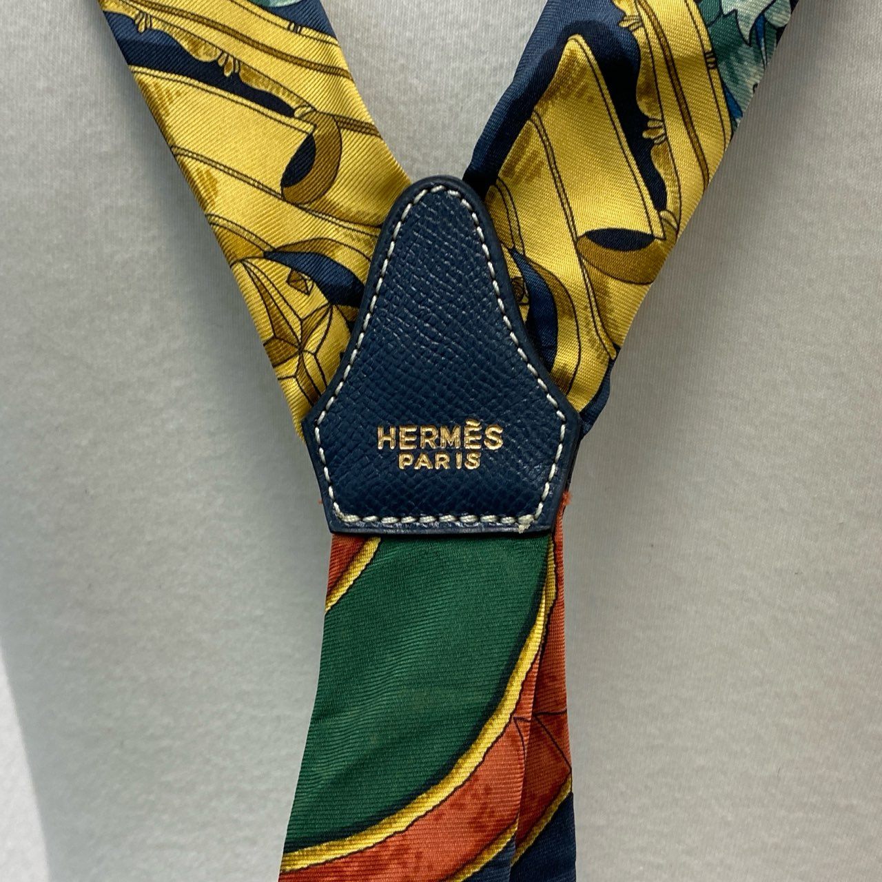 c11 HERMES エルメス スカーフ サスペンダー ネイビー シルク フランス製 カレ ゴールド金具 Vintage ヴィンテージ