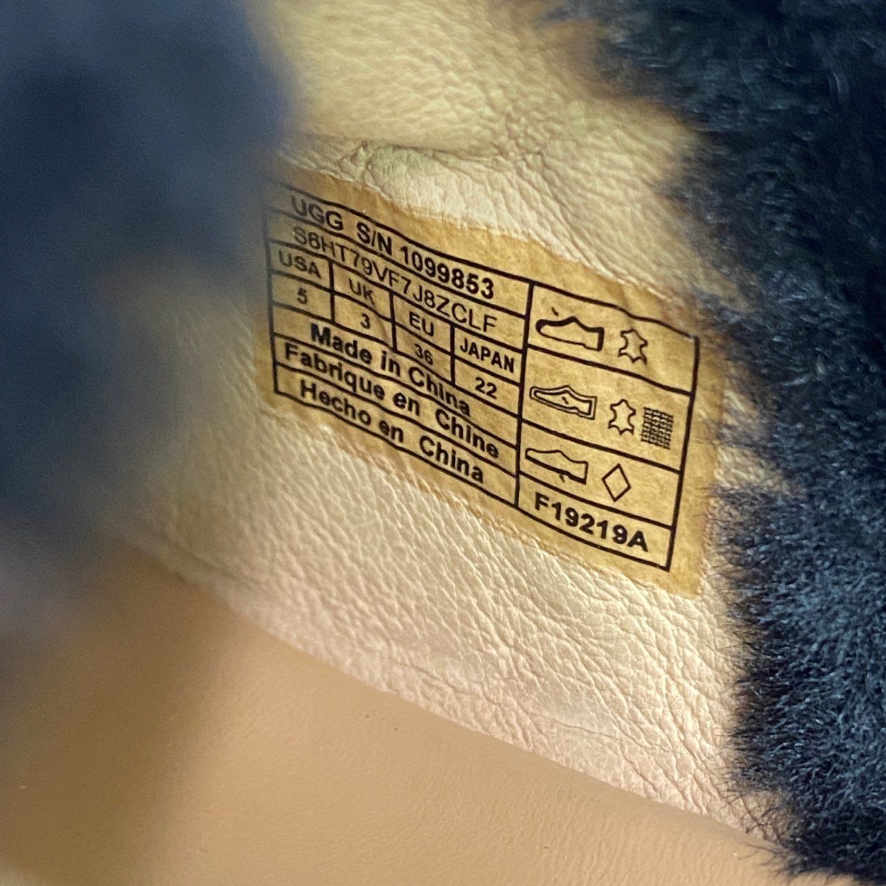 6a10 《未使用品》 定価¥17,600 UGG アグ W DIANE WISP ファーサンダル 22cm ブラック シューズ