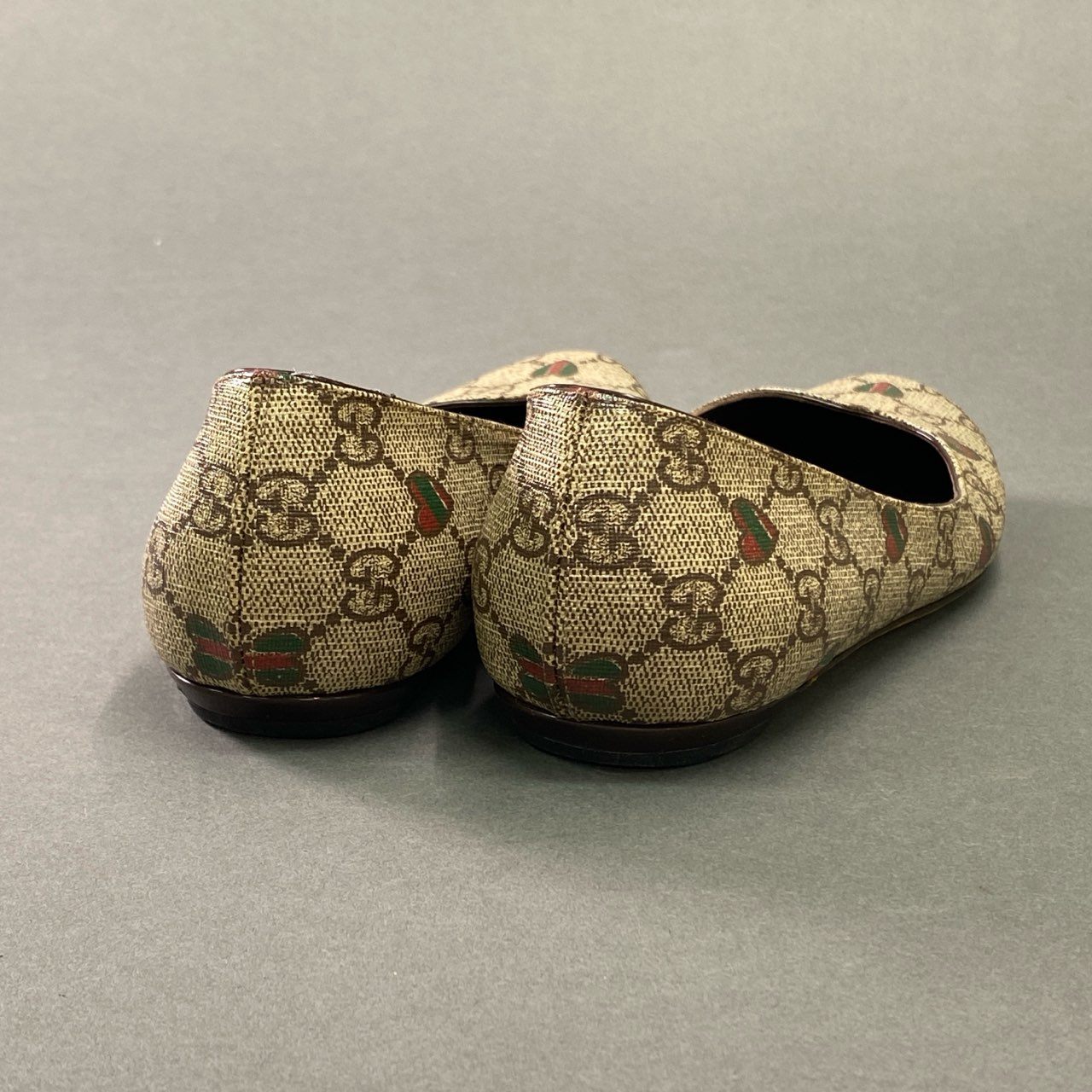 3k29 GUCCI グッチ イタリア製 フラットパンプス GGロゴ 総柄 ハート柄 215656 37 ベージュ系 レディース
