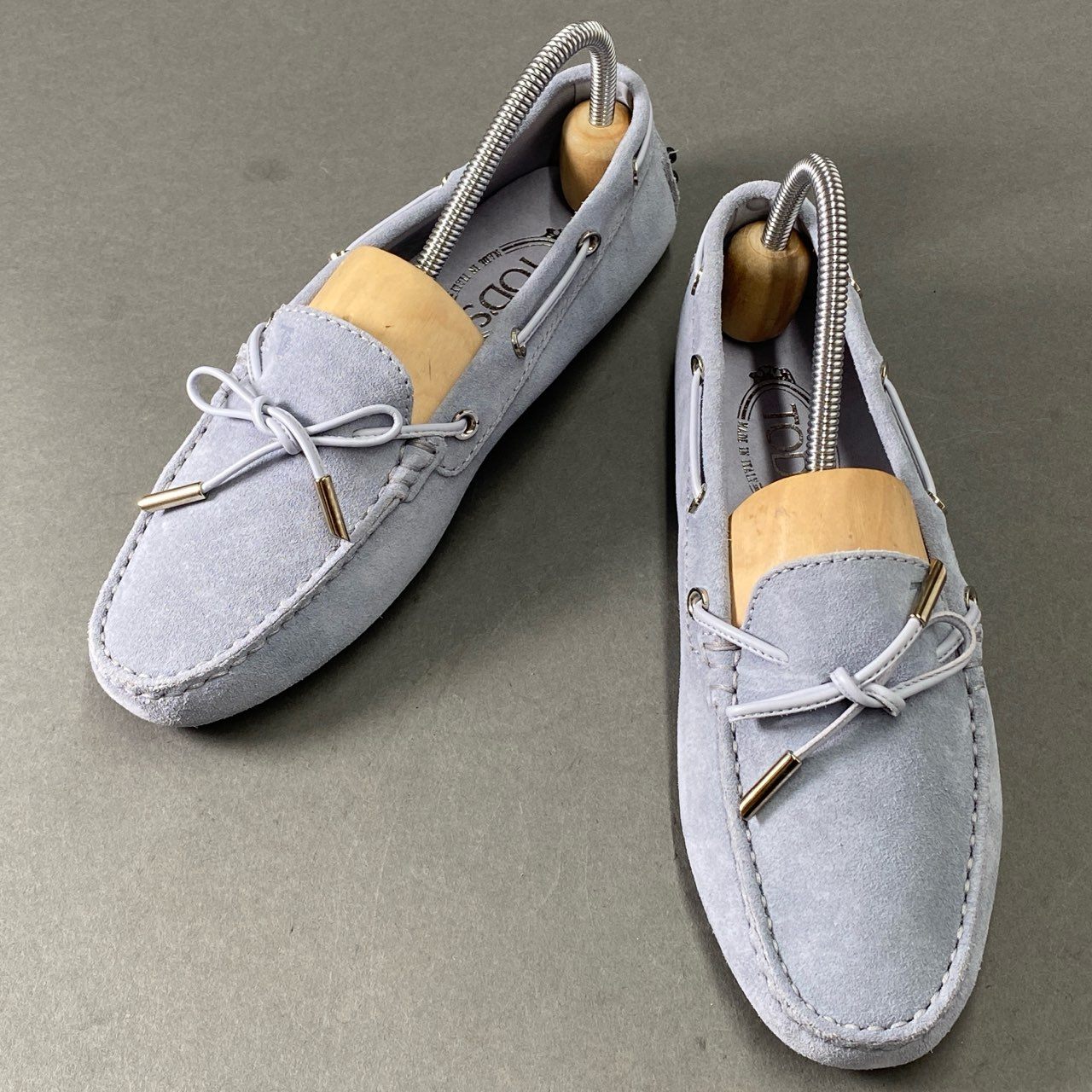 6f11 【未使用保管品】TOD'S トッズ レザーシューズ ドライビングシューズ ローファー サイズ37 ライトグレー系 スウェード レディース