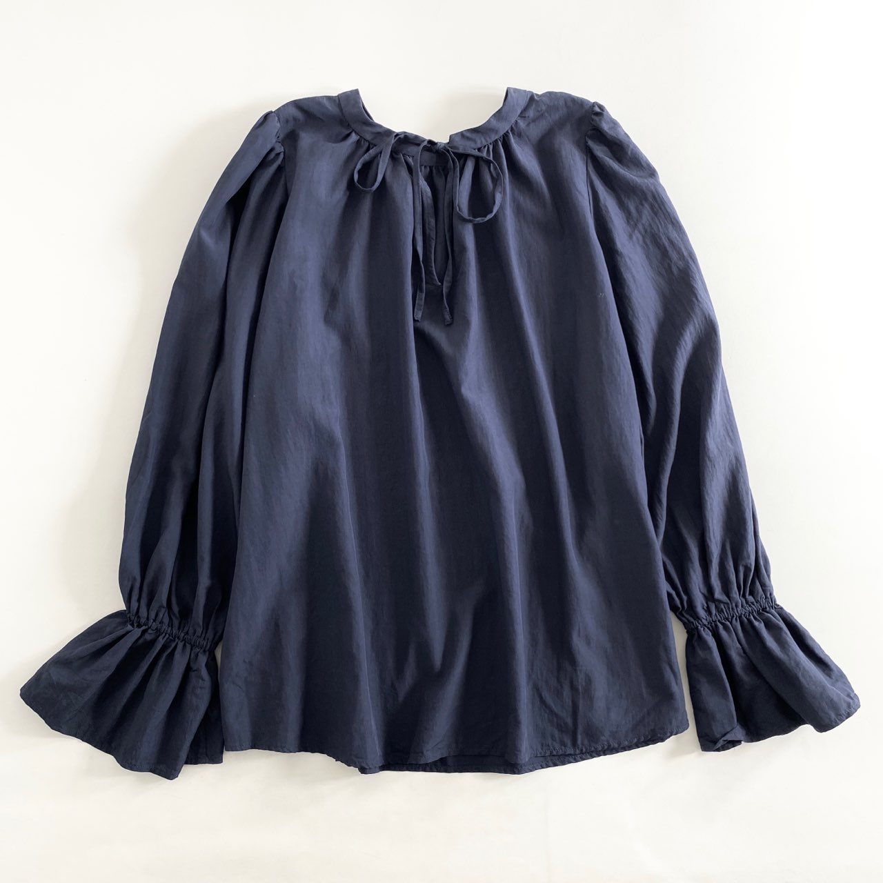 20h7 定価¥15,400 Lounge dress ラウンジドレス 2WAY スキッパーブラウス ベルスリーブ F ネイビー シャツ ハイネック リボン