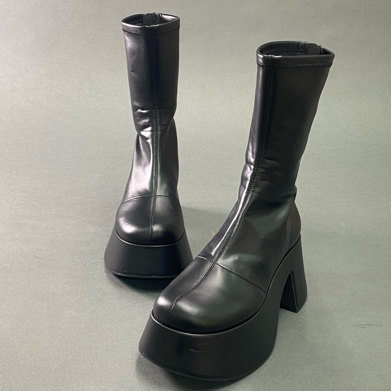 3c11 CHARLES KEITH チャールズキース ルビナ バックジップ プラットフォームブーツ 37 ブラック シューズ