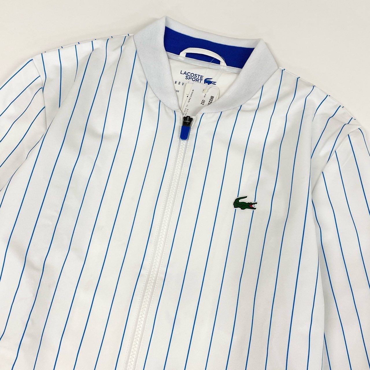 21f17 《未使用保管品》タグ付 LACOSTE ラコステ ピンストライプ ジップブルゾン ジョコビッチ ジャケット ロゴワッペン 大きいサイズ BH2256L 52 XLサイズ相当 ホワイト 画像参照