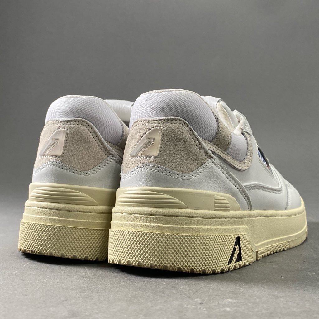 8f13 《美品》 定価¥36,300 AUTRY オートリー CLC LOW スムースレザー レースアップスニーカー 42 ホワイト Leather シューズ