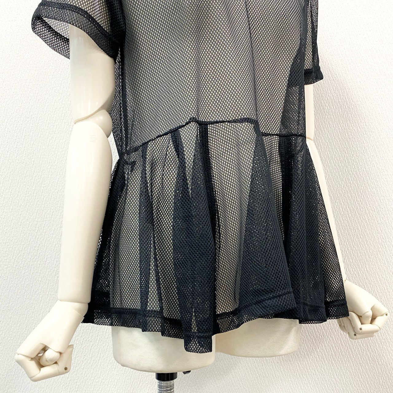 64g18 《美品》 COMME des GARCONS コムデギャルソン 2023AW メッシュペプラム チュニック S ブラック 画像参照 カットソー 日本製 女性服
