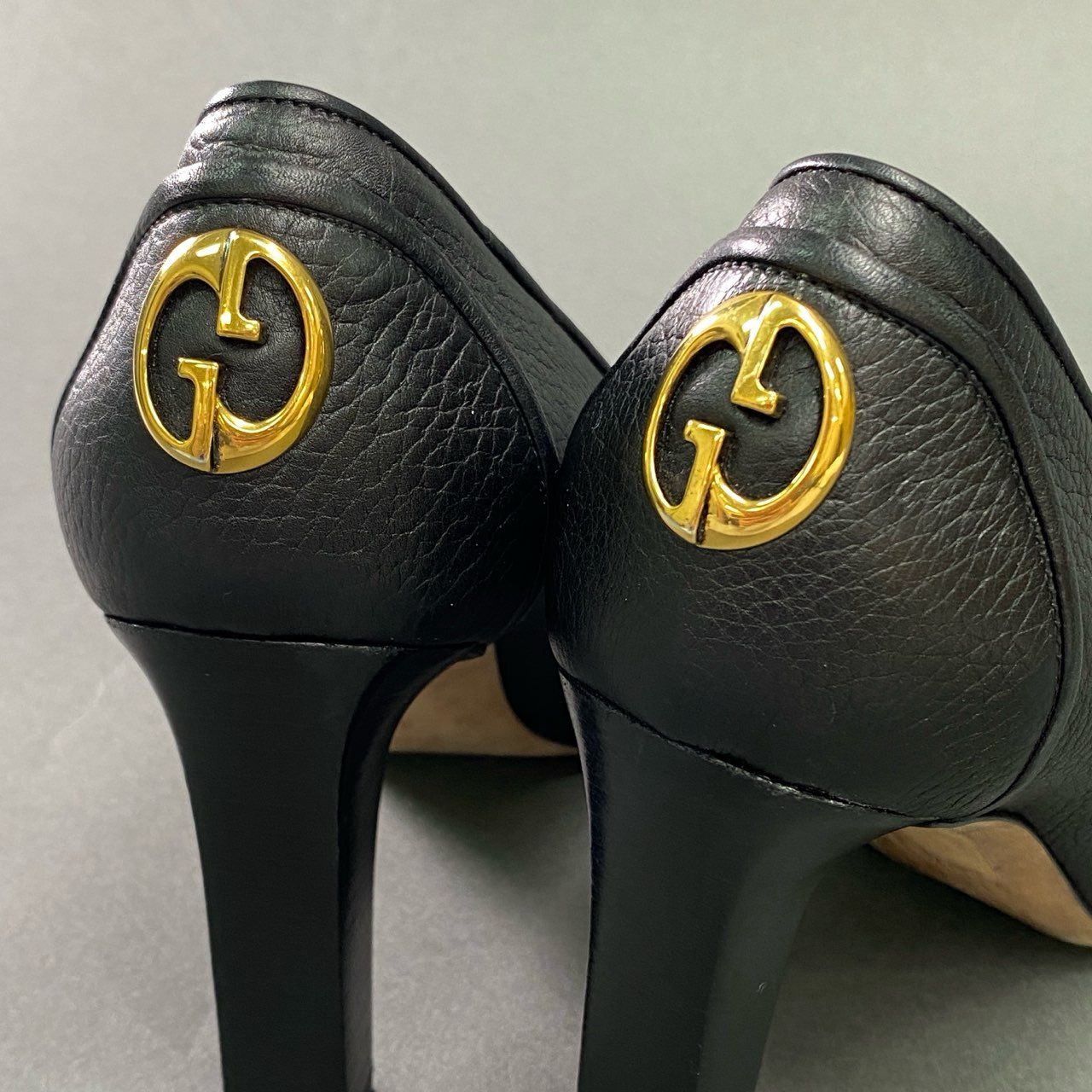 4l19 2 GUCCI グッチ ゴールドGGロゴ レザーパンプス 37 ブラック Leather イタリア製 シューズ
