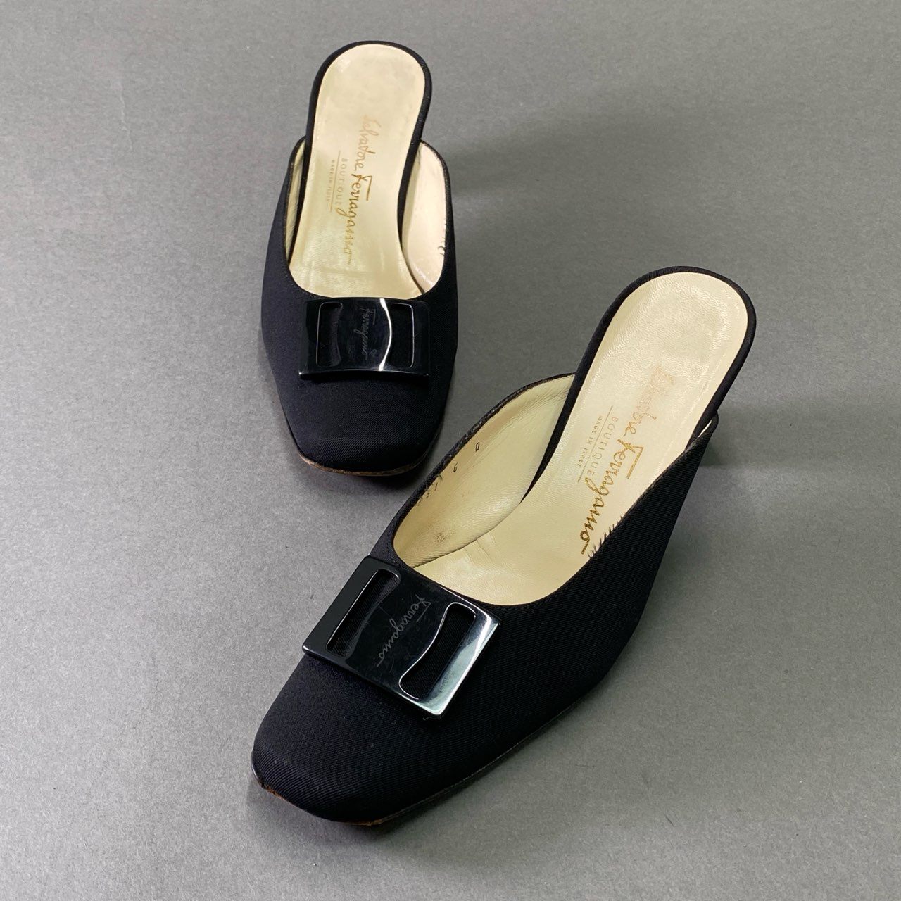 5d15 Salvatore Ferragamo サルヴァトーレ フェラガモ NONA ミュールパンプス 6 ブラック VARA ヴァラ シューズ イタリア製 サンダル 箱付き