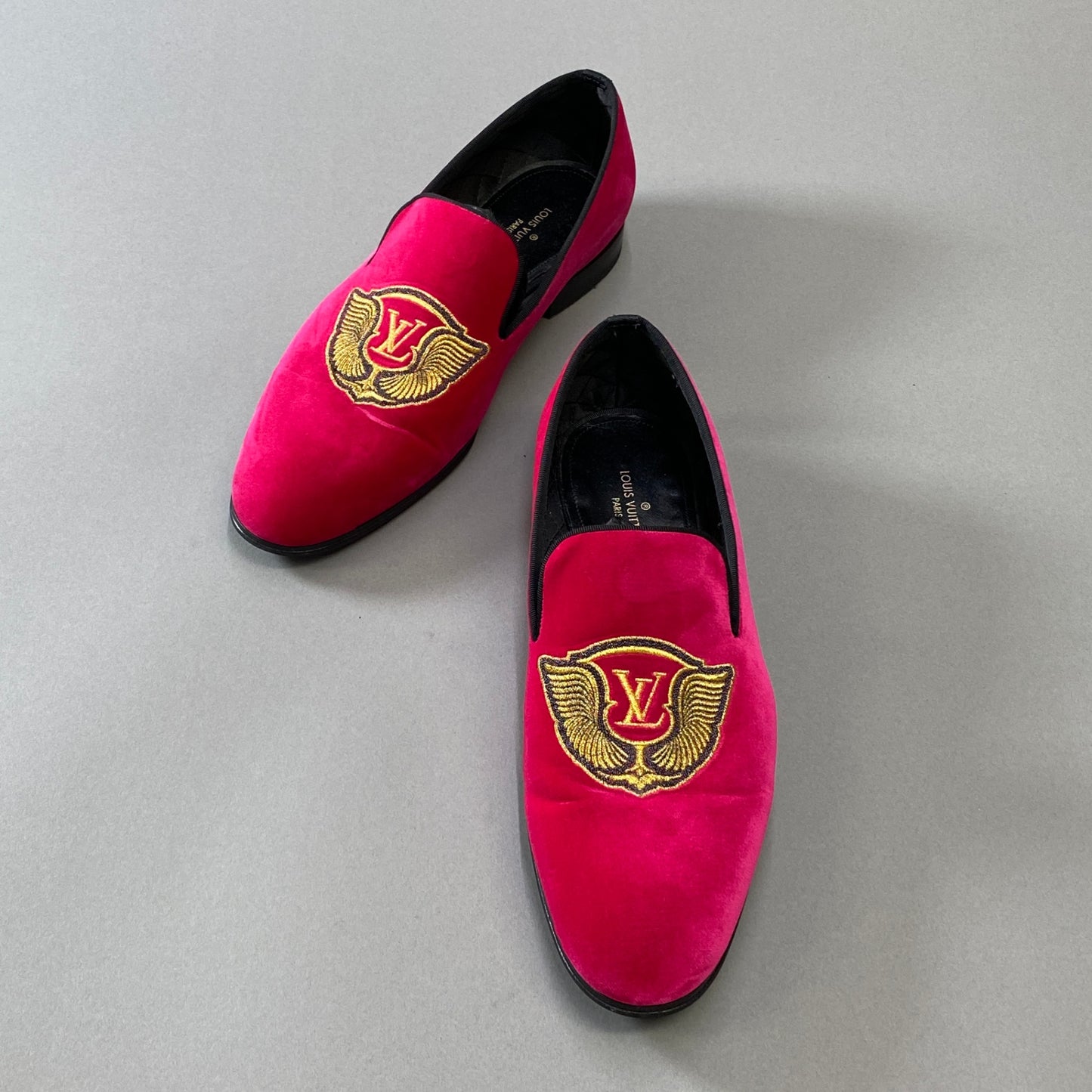 2h9《美品》LOUIS VUITTON ルイヴィトン オートゥイユレインオペラシューズ ローファー ベルベット LVロゴ 7 ピンク メンズu02t