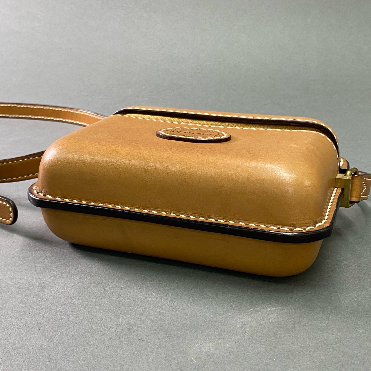 Eb10 GUENTARLA ゲンターラ レザーショルダーバッグ ミニバッグ ステッチデザイン◎ オールレザー leather レディース キャメル 本革