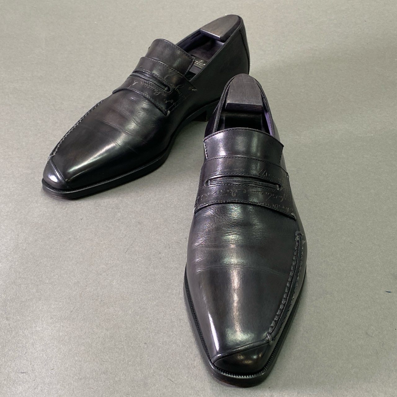 1d22 Berluti ベルルッティ Andy アンディ スクリットカリグラフィ ローファー 25.5cm相当 ブラック レザー パティーヌ デムジュール シューツリー 保存袋 付属