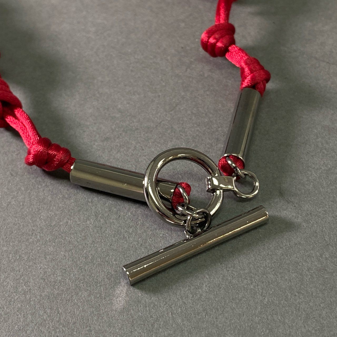 a17 EMPORIO ARMANI エンポリオ アルマーニ ビッグビーズ Tバーネックレス レッド 大ぶり アクセサリー ジュエリー マンテル
