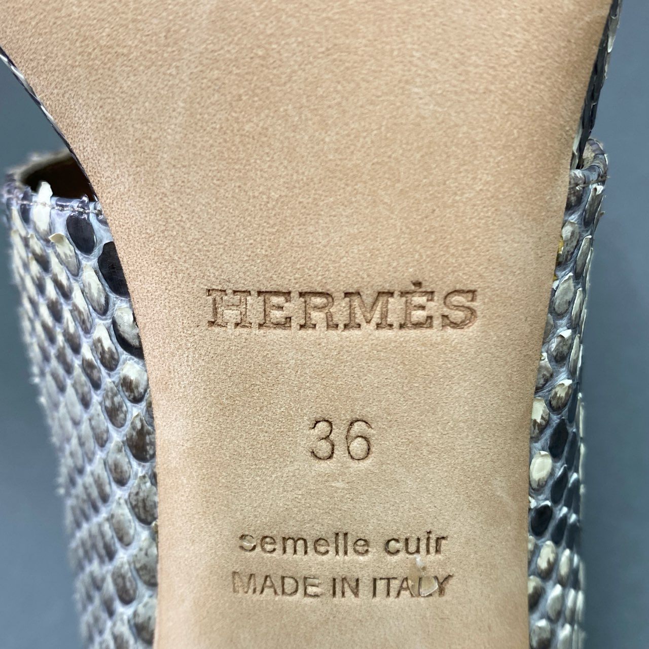 1k9 《美品》 HERMES エルメス パイソンレザー ヒールパンプス 36 グレージュ leather シューズ イタリア製 箱付 チャンキーヒール