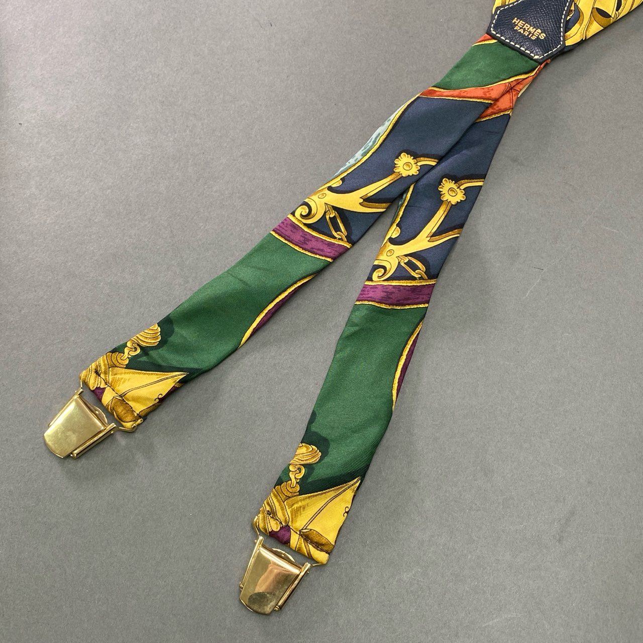 c11 HERMES エルメス スカーフ サスペンダー ネイビー シルク フランス製 カレ ゴールド金具 Vintage ヴィンテージ