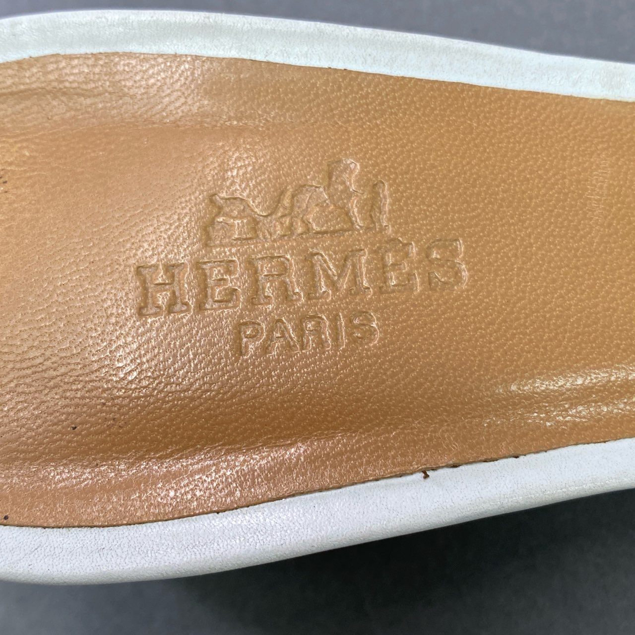 3d14 《美品》定価¥135.300 HERMES エルメス オアジス サンダル 35 / 22.5cm ホワイト カーフレザー イタリア製 シューズ 夏 保存袋付き