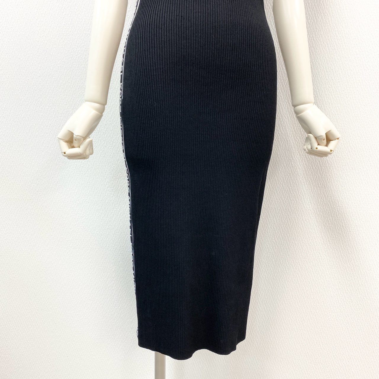16j20 《美品》MICHAEL KORS マイケルコース サイドロゴテープ ニットワンピース タイトワンピース JS180LN5ZV Sサイズ ブラック ホワイト レディースu02t