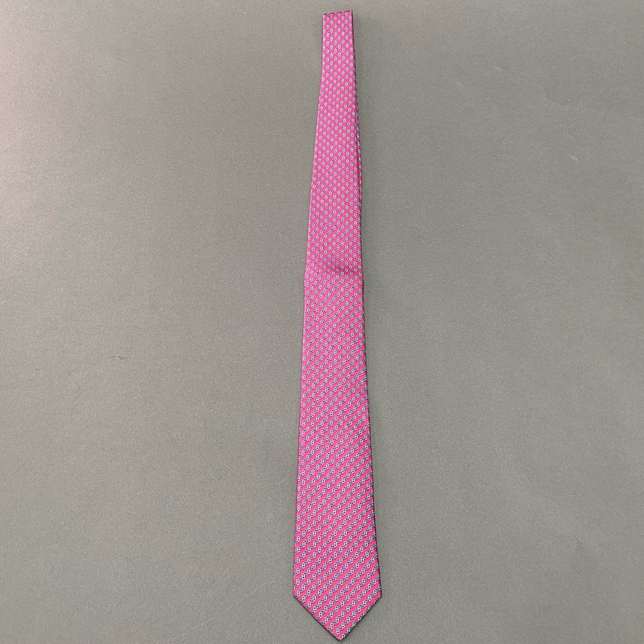 f8 《未使用品》 HERMES エルメス シェーヌダンクル ネクタイ CRAVATE TWILL TIE レッド ブルー シルク ビジネス スーツ フランス製