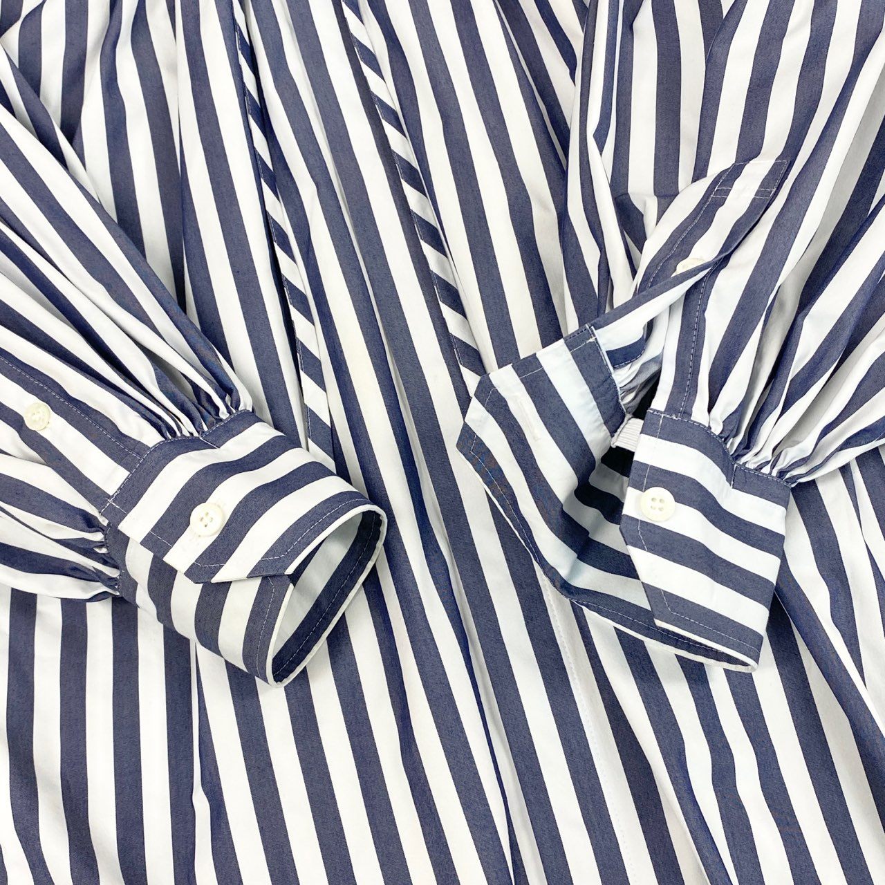 37a16 HYKE ハイク STRIPED GATHERED DRESS ストライプバンドカラーシャツワンピース ドレス 日本製 1157-343-0476 1 ホワイト ブルー コットン