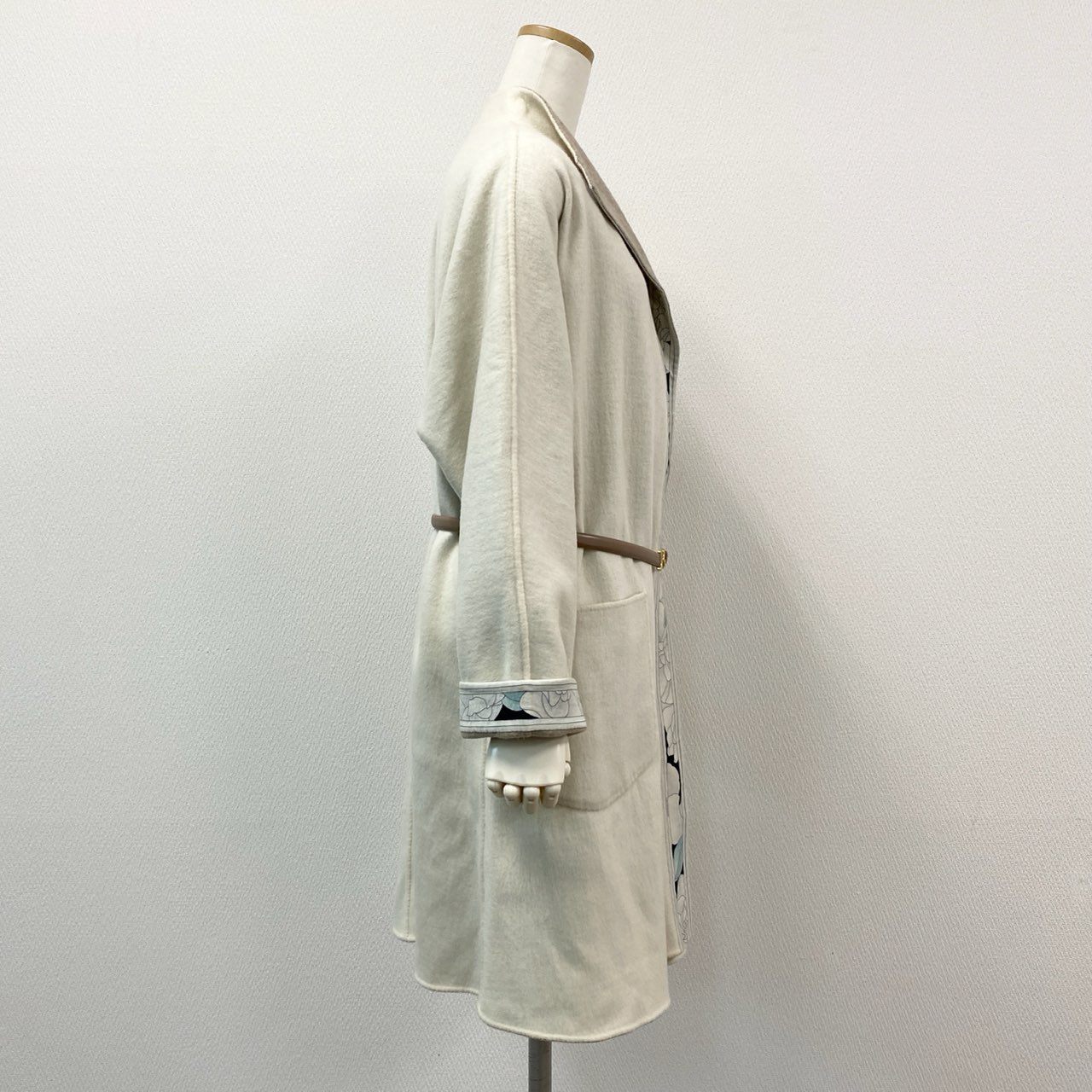 42h22《美品》 LEONARD レオナール ベルト付き リバーシブル ウールコート 0368551 38 オフホワイト ベージュ 近年モデル 美しい花柄プリント 日本製t18r
