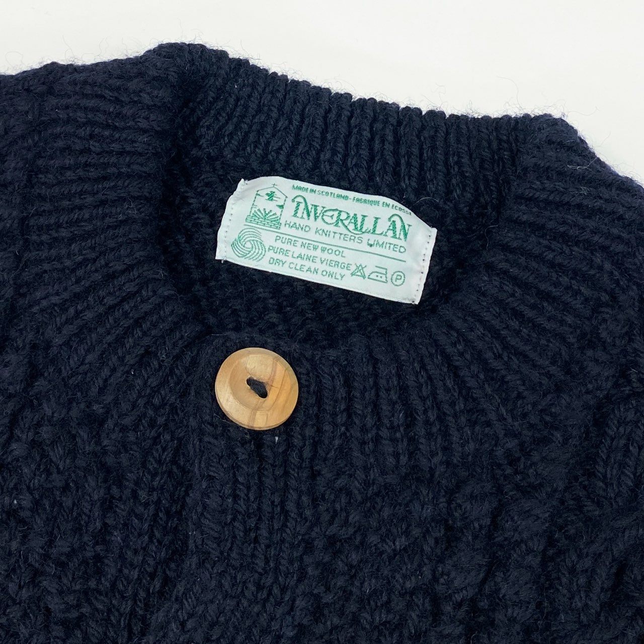 26g2 【スコットランド製】INVERALLAN インバーアラン 4Aモデル ノーカラー ニットカーディガン カウチン サイズ38 ネイビー ウール メンズ
