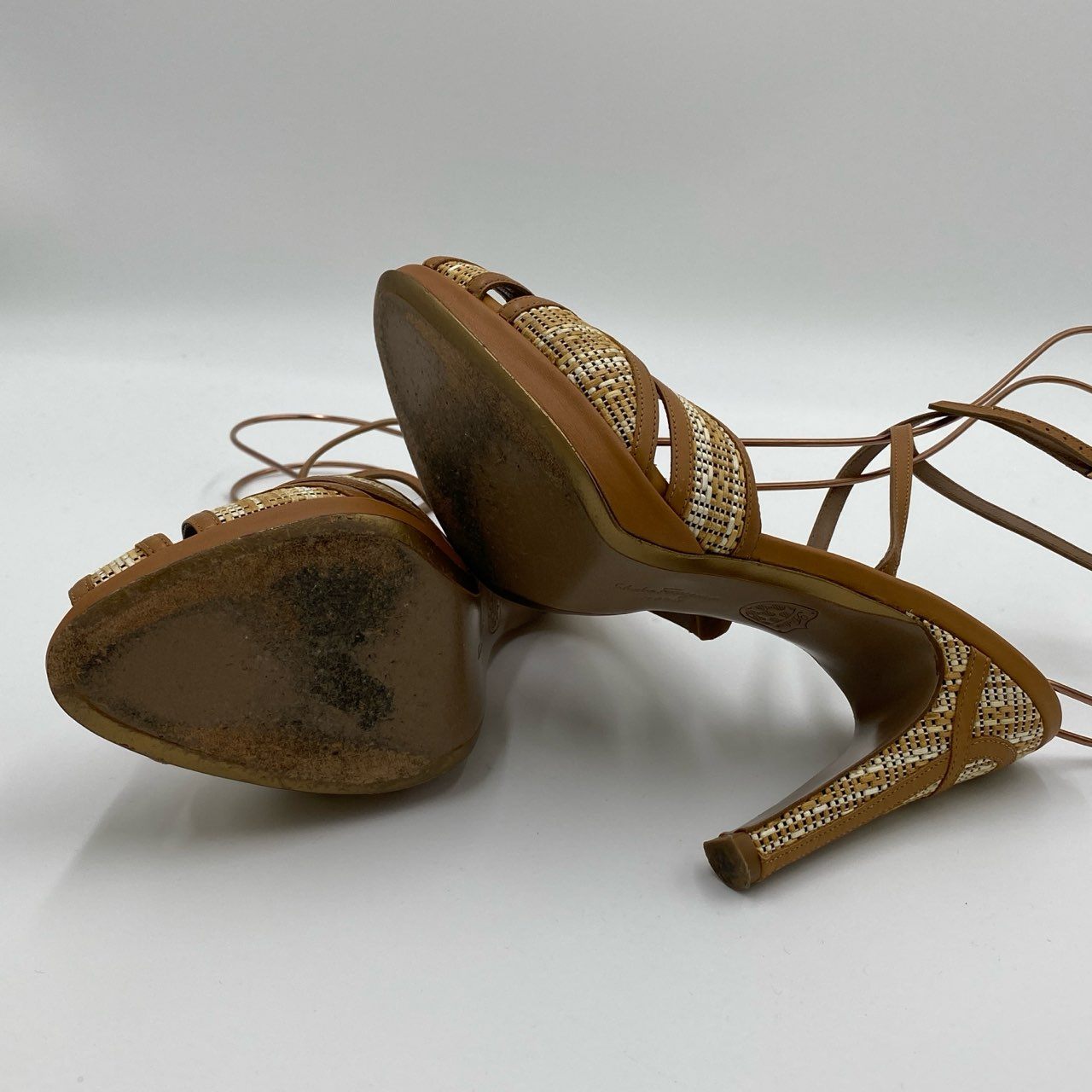 1h7《美品》Salvatore Ferragamo サルヴァトーレフェラガモ ヒールサンダル シューズ ストラップ 編み込み 6 ベージュ レディースt18r