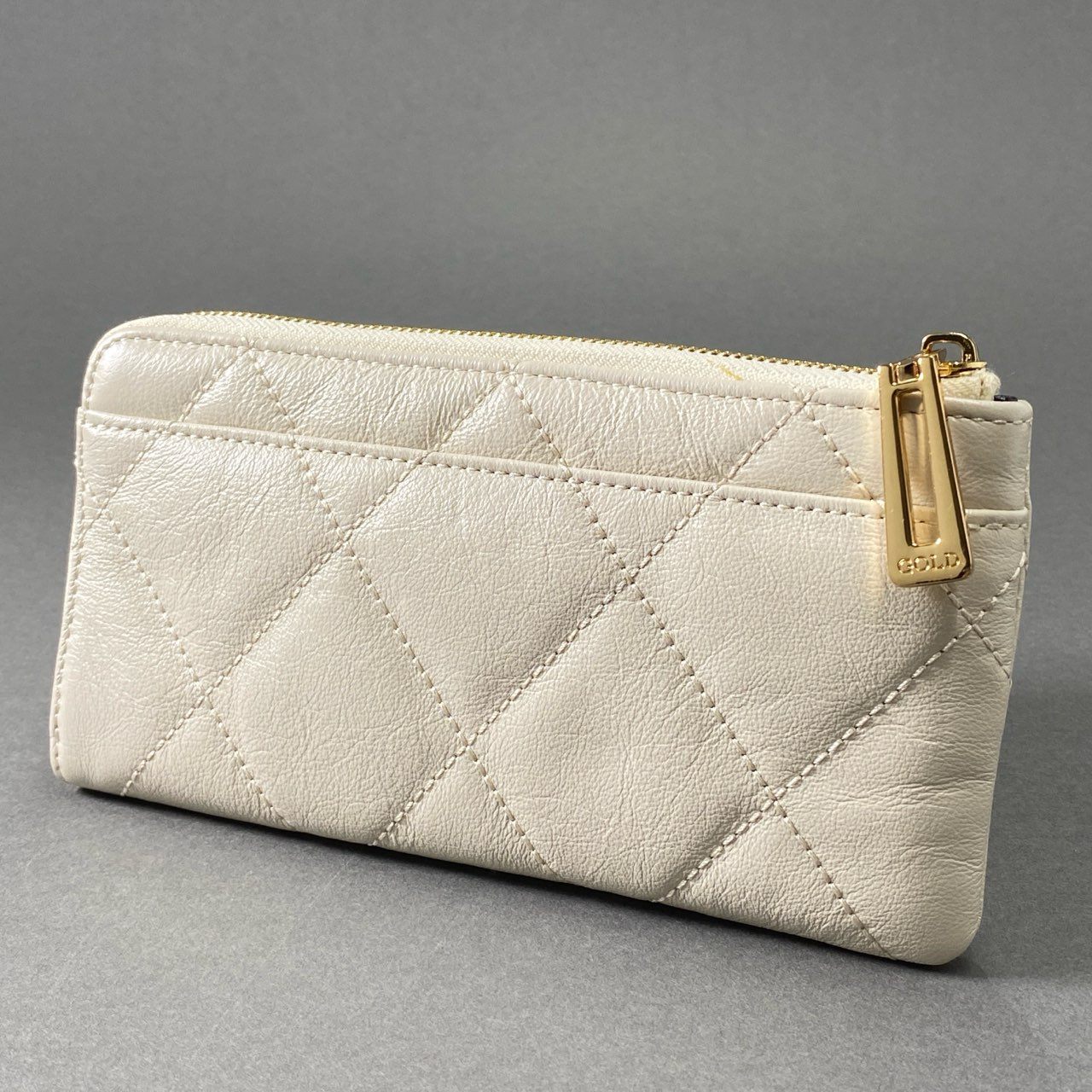 26f23 《美品》定価¥85,800 COCOCELUX GOLD ココセリュックス ゴールド ダイヤモンドレザー L字 ラウンドジップウォレット 長財布 501AB0318 ホワイト Leather キルティング