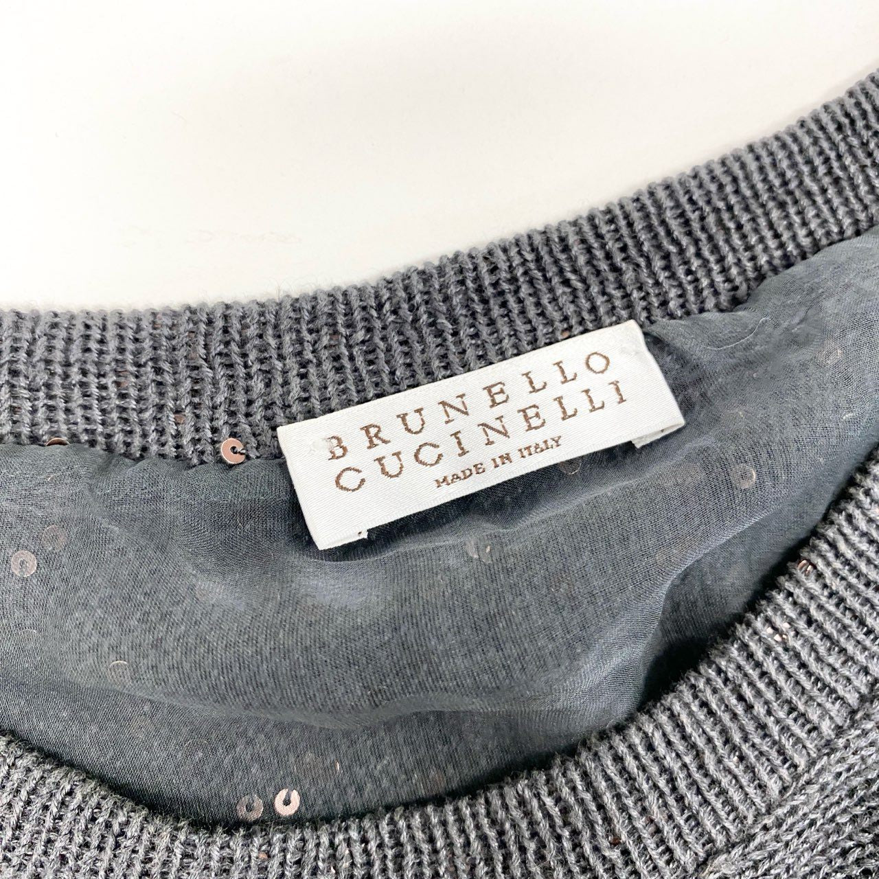 55h28 《美品》BRUNELLO CUCINELLI ブルネロクチネリ ニットベスト バックスリット リネンニット スパンコール シフォン Sサイズ グレー レディース 女性用k02i