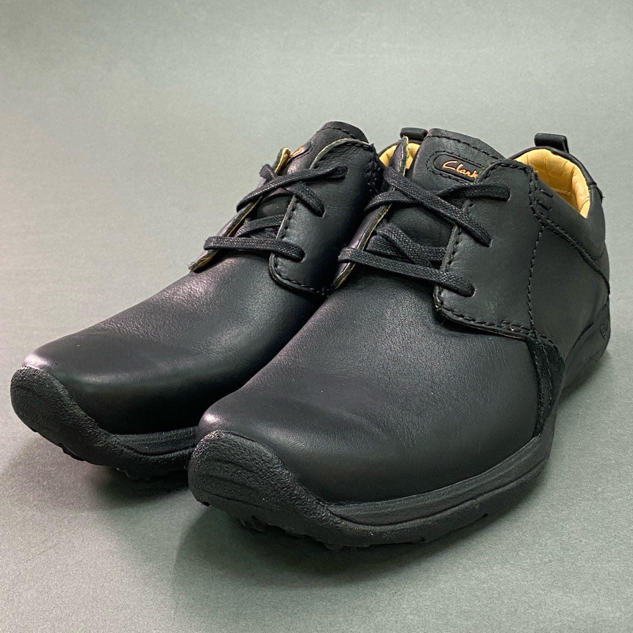 3f8 《美品》 Clarks クラークス レザースニーカー UK7 1/2 ブラック Leather active AIR アクティブエアー シューズ