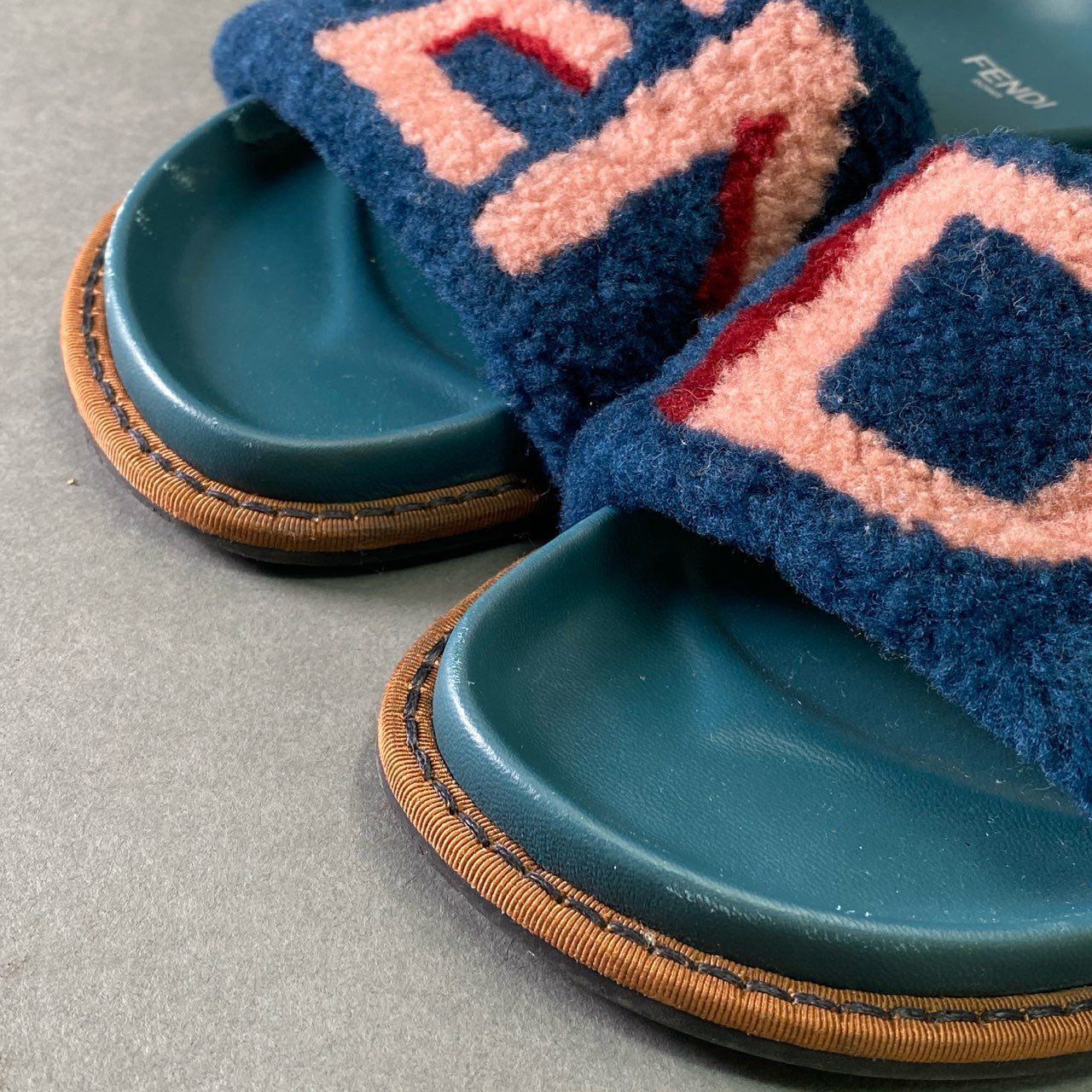2f8 FENDI フェンディ ロゴファーサンダル 35 ネイビー ボア シューズ シャワーサンダル イタリア製