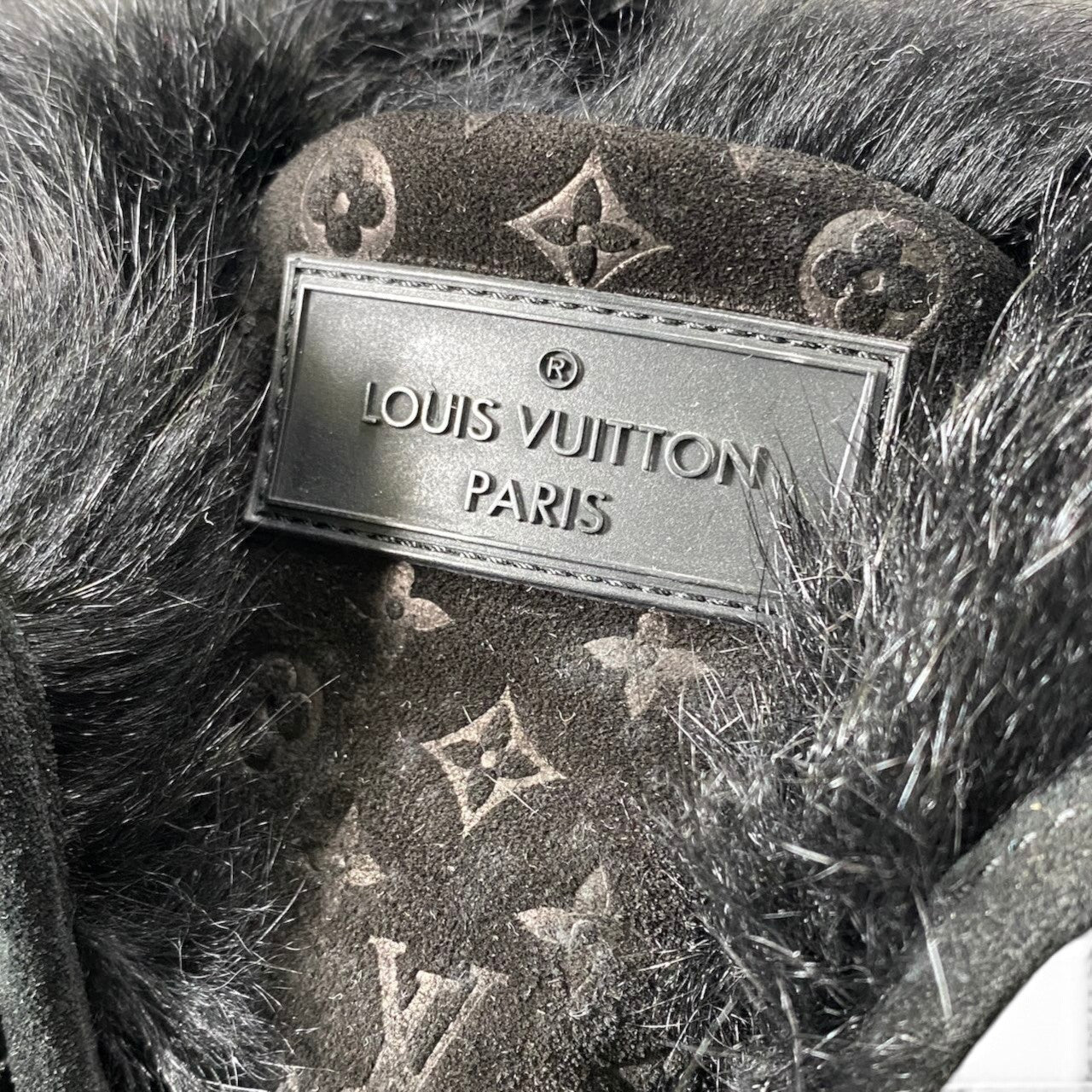 h21 LOUIS VUITTON ルイヴィトン モノグラム ファー × スエード スニーカー Monogram Fur Trim High-Top Sneakers 37 1/2 ブラックt18r